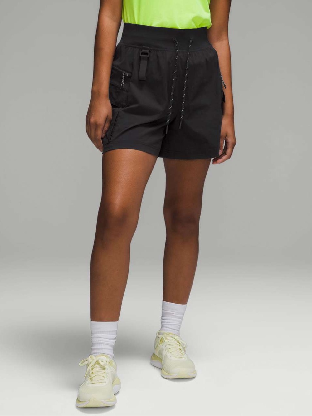 Lululemon. Multi-Pocket Cargo High-Rise Hiking Short 5”. Black
